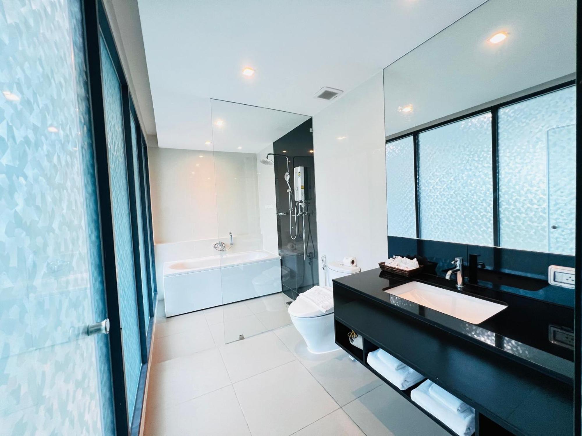 Civic Horizon Hotel & Residence Bangkok Exterior photo